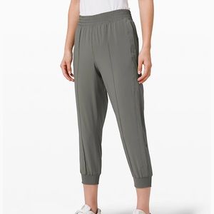 Lululemon Wanderer Cropper Jogger